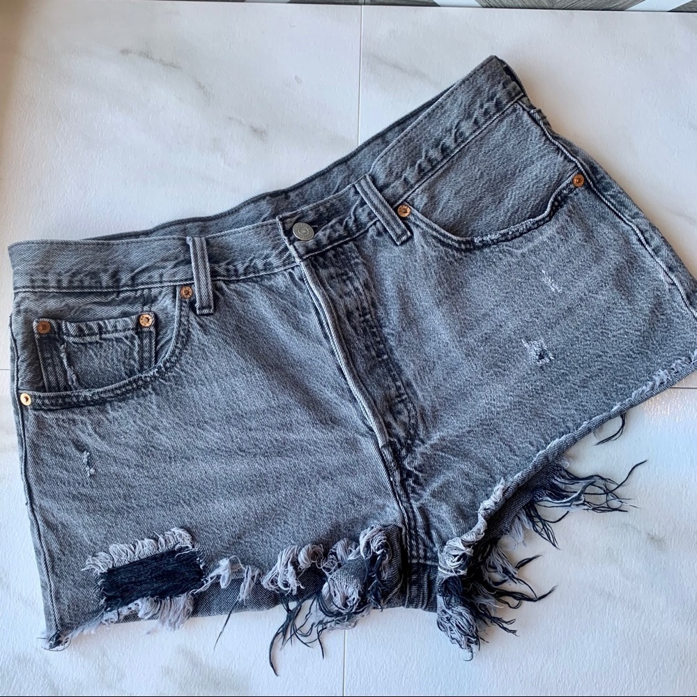 Levi’s vintage distressed grey denim shorts 32